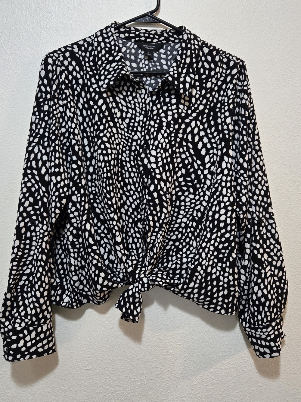 Simply Vera Knot-Front Tie-Hem Blouse Black White Abstract Cheetah Dot Lg